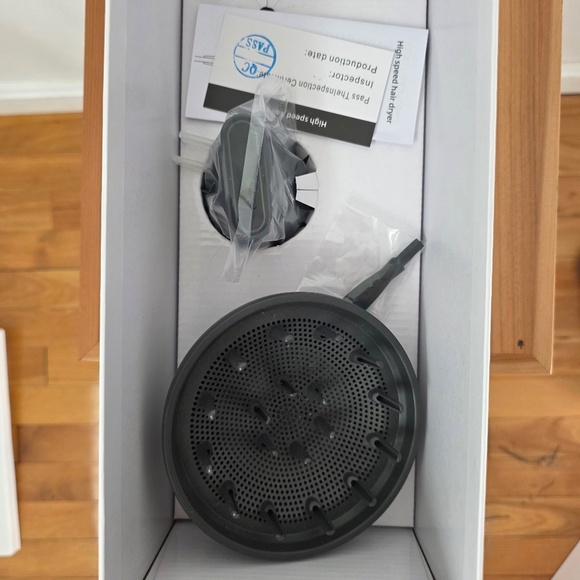 High Speed Hair Dryer with Diffuser and Nozzle - Picture 6 of 6